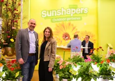 Lisa van den Berg and Robin van Schip of Schreurs with the introduction Sunshapers. The new outdoot Gerberas from Schreurs.